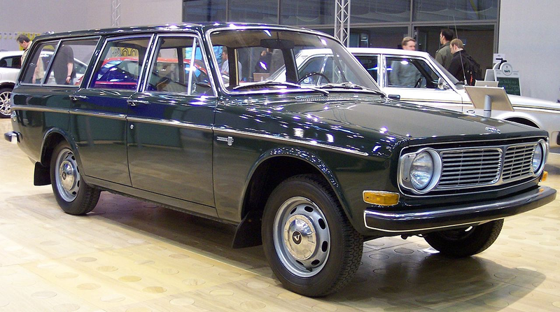 Illustration for article titled Generation Gap: RWD Volvo Wagons Edition
